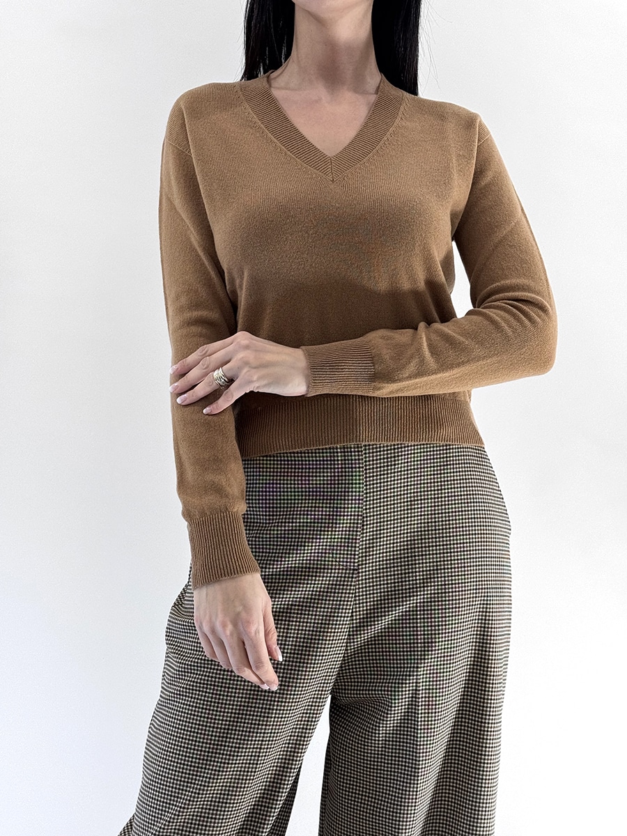 MAGLIA CON SCOLLO A V ART. ART. F01O1011 - CAMMELLO