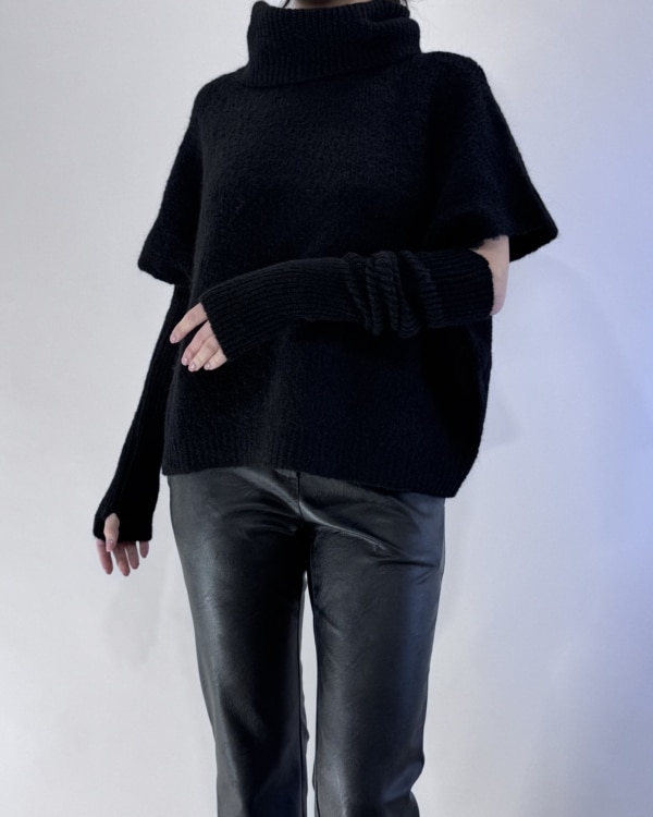 MAGLIA CON MANICOTTI ART. 25A1250 - MOTEL - NERO