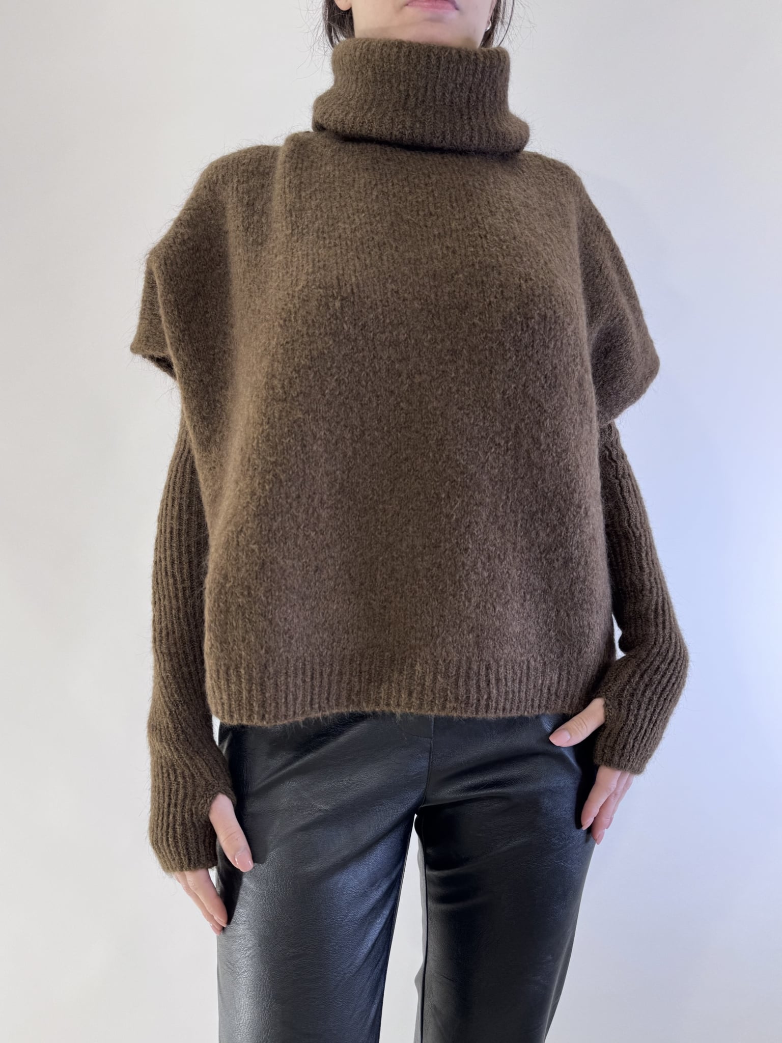 MAGLIA CON MANICOTTI ART. 25A1250 - MOTEL - MORO