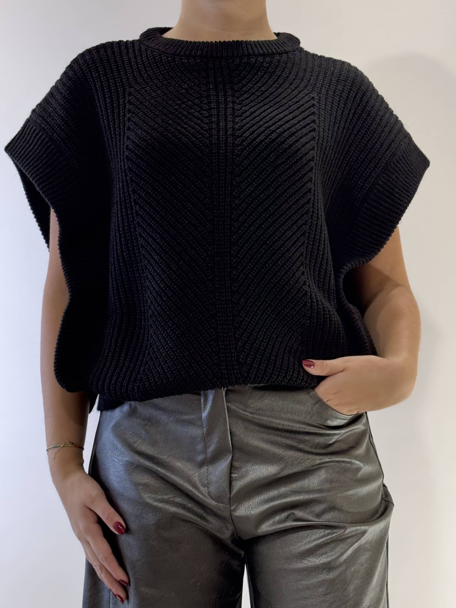 GILET OVER GIROCOLLO ART.  W5HMT19A400 - TENSIONE IN - NERO