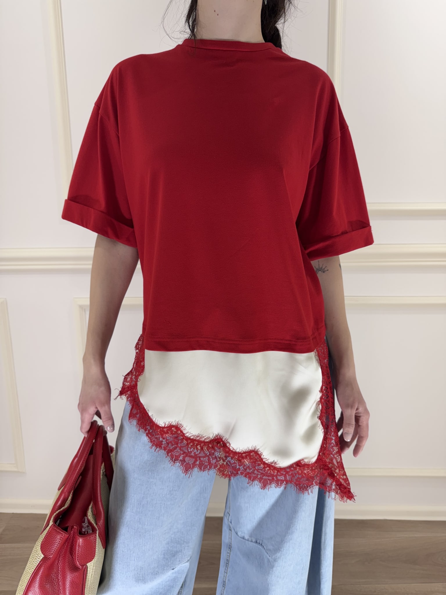 T-SHIRT ROSSA CON DETTAGLIO IN PIZZO ART. S26M195 - S