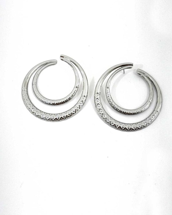 ORECCHINI AD ANELLA LAVORATA ART. 4560