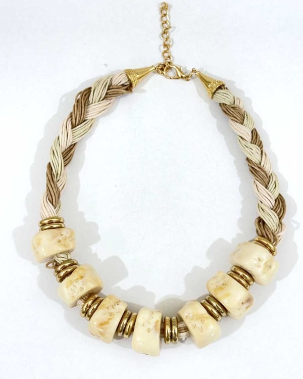 COLLANA INTRECCIATA BEIGE CON DETTAGLI AVORIO ART. 1544