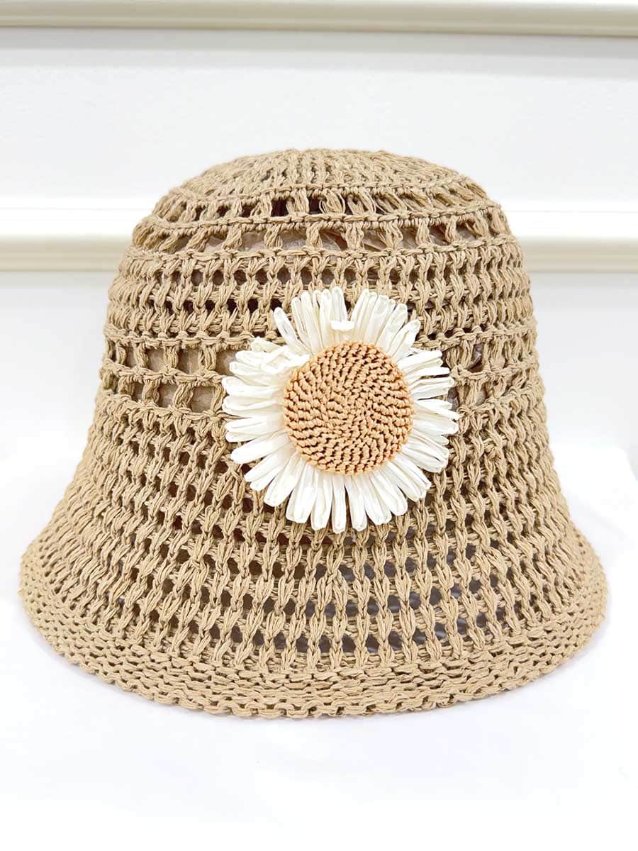 CAPPELLO TRAFORATO NATURALE CON APPLICAZIONE MARGHERITA ART. 3938
