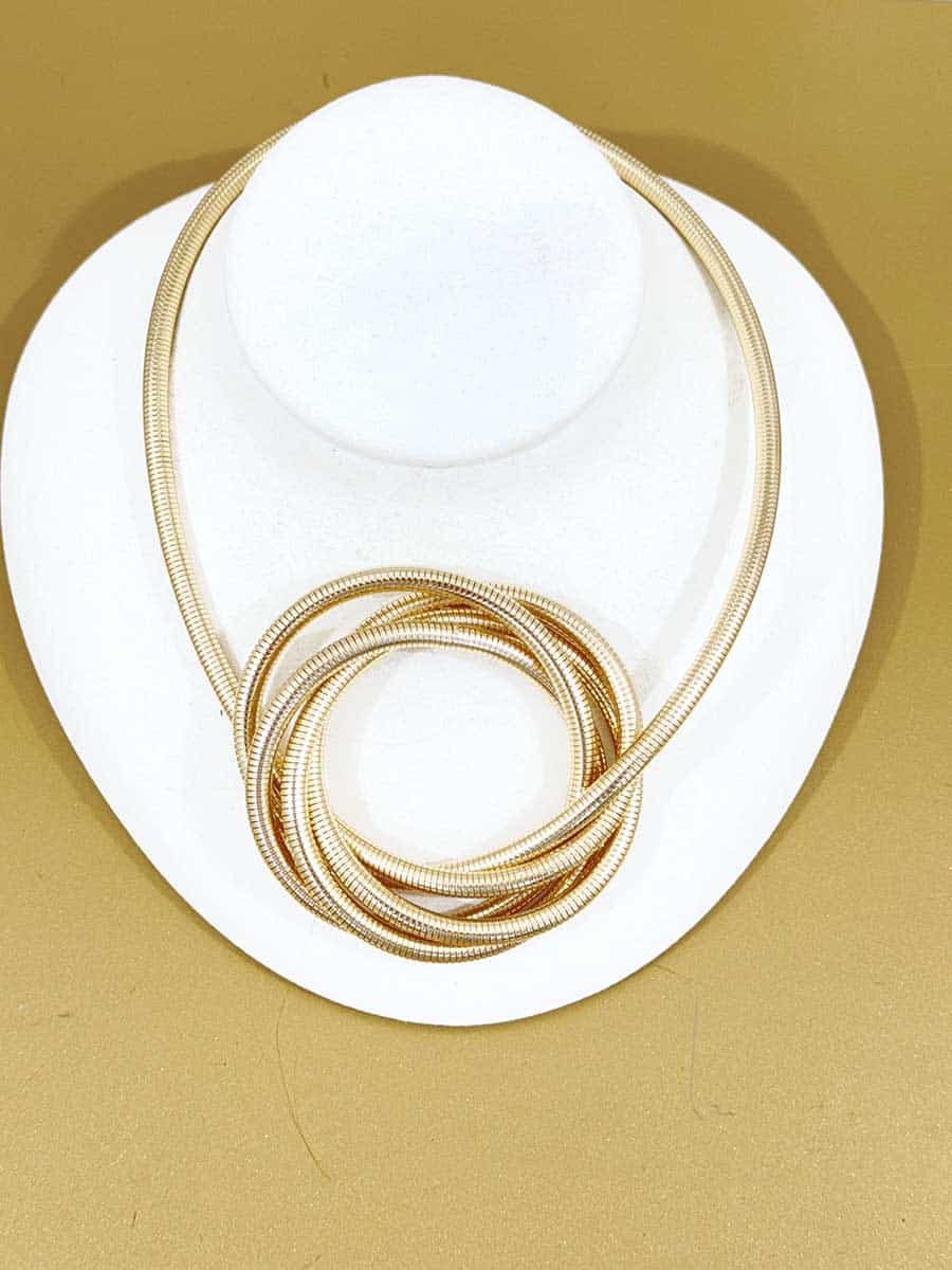 COLLANA DORATA CON MAXI NODO SCULTOREO ART. 3326